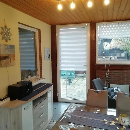 Schwandt-ein Mit Wasserblick, Ruderboot Auf Anfrage Nyaraló Rosenow